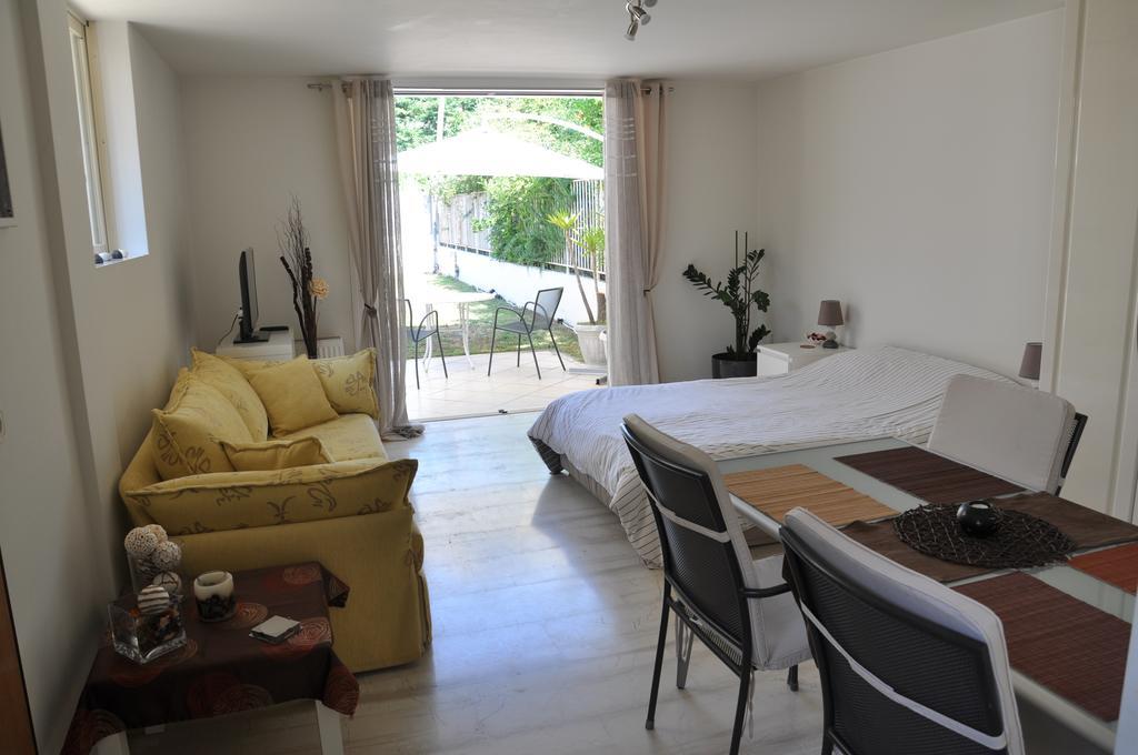 Cosy Studio With Garden / Individual Apartment Athene Buitenkant foto